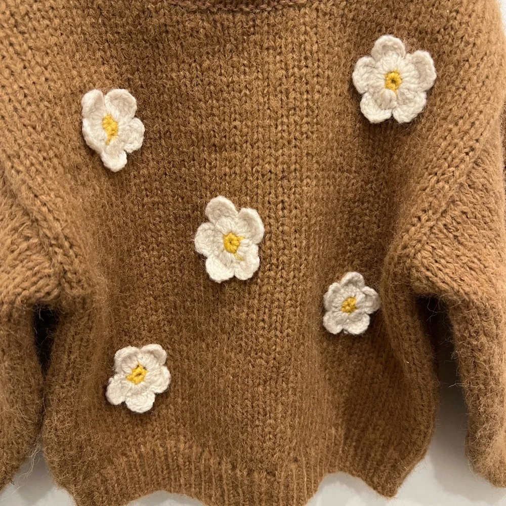 Zara Tan Sweater with White Floral Accents - Picture 5 of 7